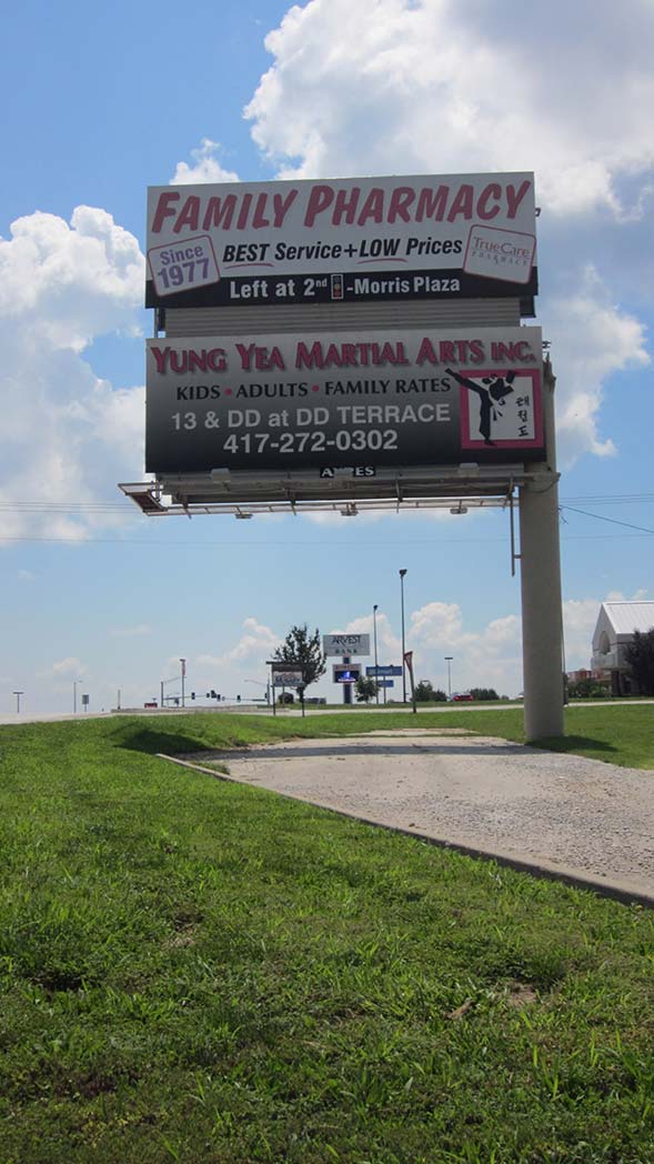 South Bound - THE TOP AND BOTTOM FACES ON THE SOUTHBOUND SIDE OF THIS BILLBOARD ARE CURRENTLY AVAILABLE FOR LEASE!