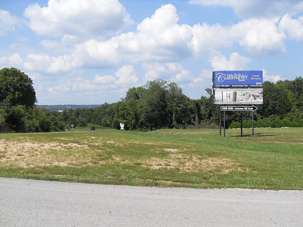 North Bound (Wide) - THE BOTTOM FACE ON THE NORTHBOUND SIDE OF THIS BILLBOARD IS CURRENTLY AVAILABLE FOR LEASE!